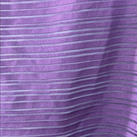 Cute workout top - Picture 2 of 5